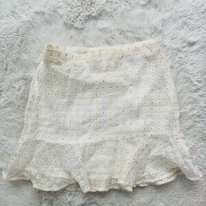 NWOT BOUTIQUE FIND- Le Lis White Daisy Skirt – Size S